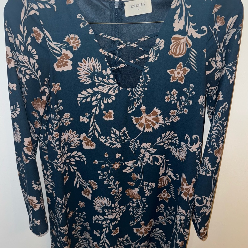 Women’s Everly Floral Blue long sleeve dress size XS